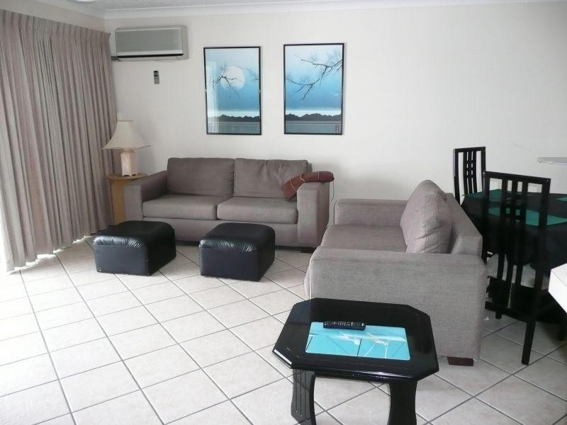 6 Back Street, Biggera Waters QLD 4216