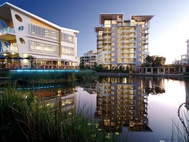 Robina/9 Moores Cresent, Varsity Lakes QLD 4227
