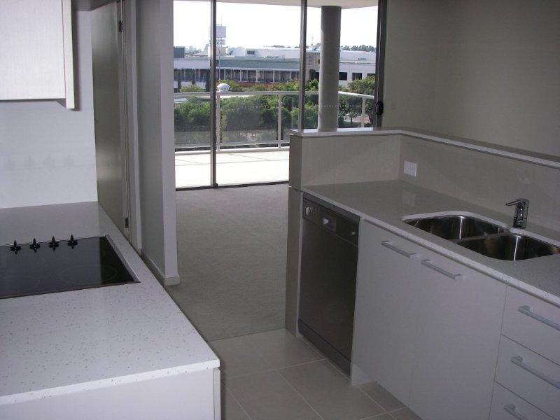 Robina/9 Moores Cresent, Varsity Lakes QLD 4227