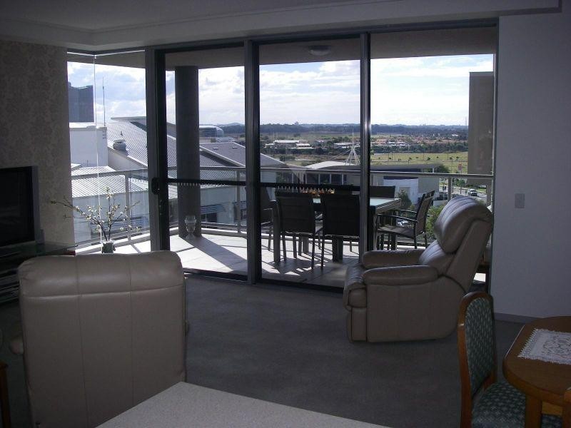 38 RIVERWALK AV/9 Moores Cresent, Varsity Lakes QLD 4227