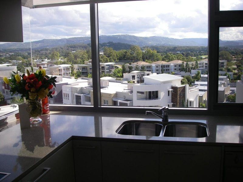 38 RIVERWALK AV/9 Moores Cresent, Varsity Lakes QLD 4227