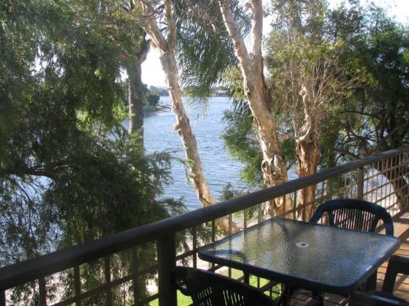 111 Markeri Street, Mermaid Waters QLD 4218