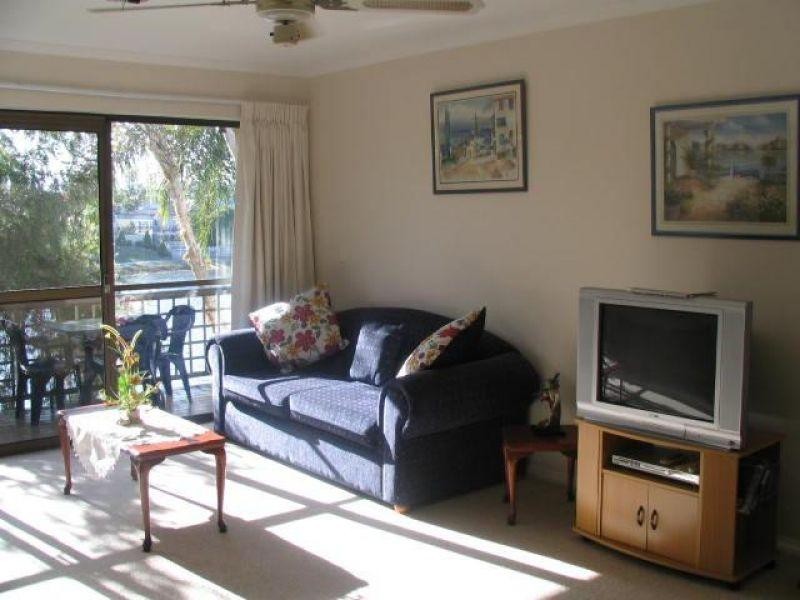 111 Markeri Street, Mermaid Waters QLD 4218