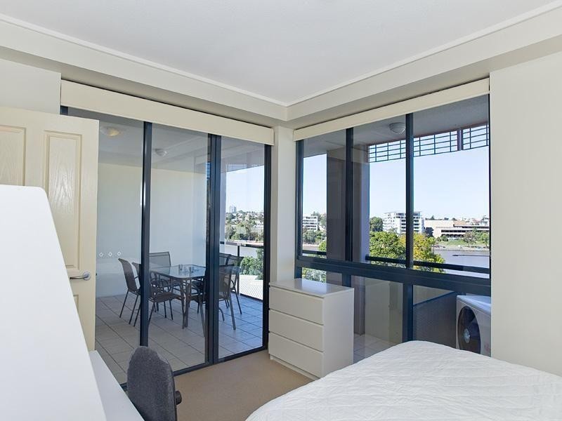 9 Sylvan Road, Toowong QLD 4066