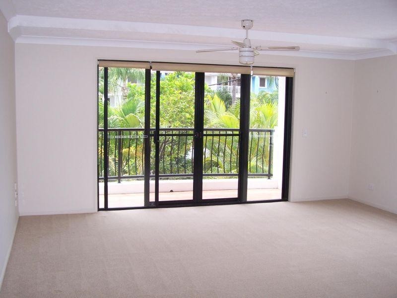 16-24 Purli Street, Chevron Island QLD 4217