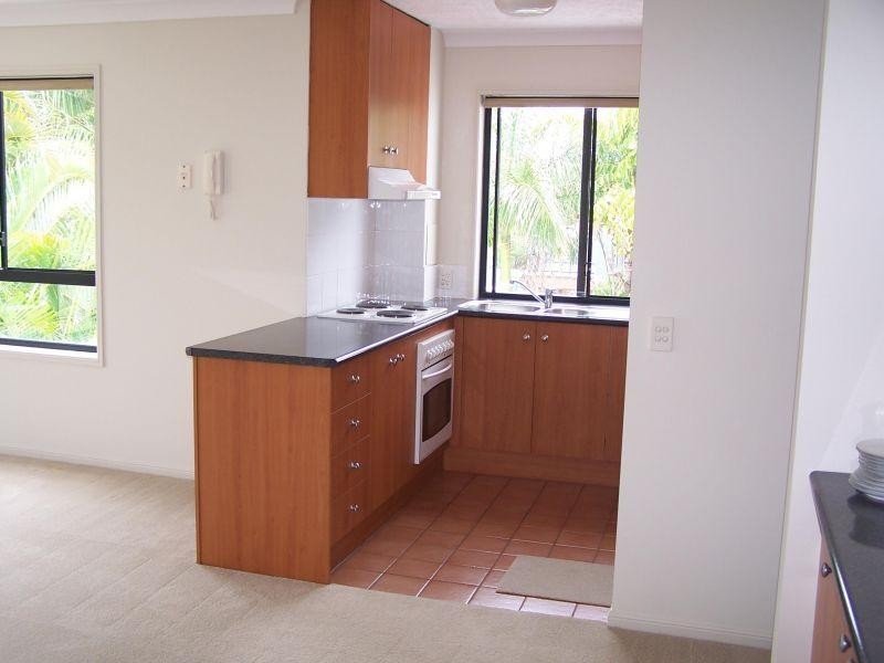 16-24 Purli Street, Chevron Island QLD 4217