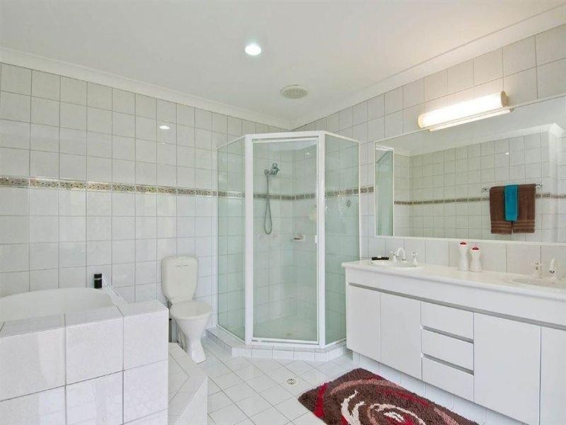 152 Palm Meadows Drive, Carrara QLD 4211