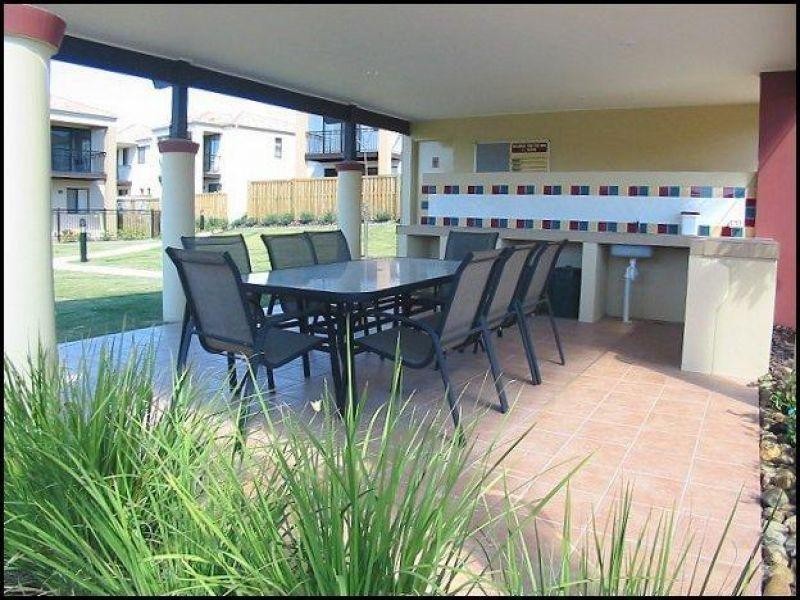 64/302 Christine Avenue, Varsity Lakes QLD 4227