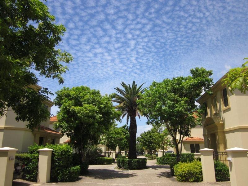 15/99-101 Heeb Street, Benowa QLD 4217