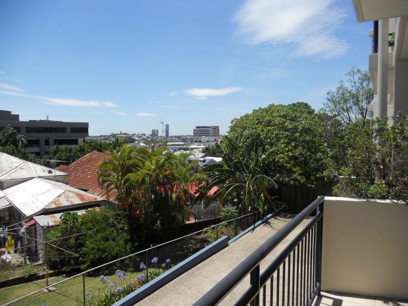 02/451 Gregory Terrace, Spring Hill QLD 4000