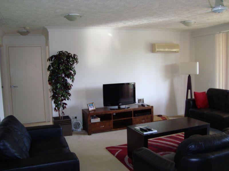 24 Slatyer Avenue, Bundall QLD 4217