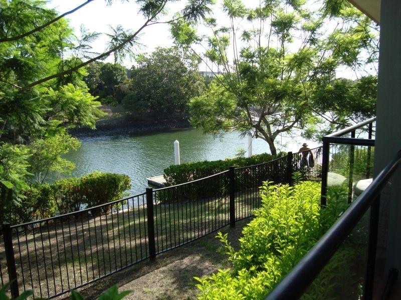 24 Slatyer Avenue, Bundall QLD 4217