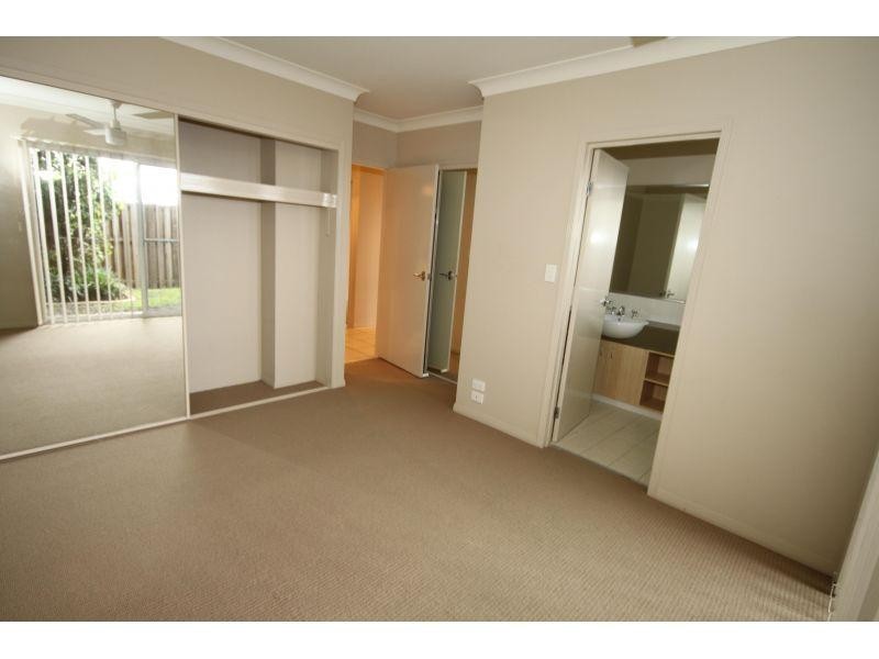 73/1 Sauvignon Parade, Upper Coomera QLD 4209