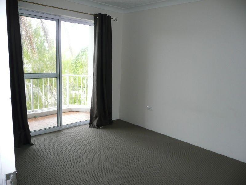 6 Back Street, Biggera Waters QLD 4216