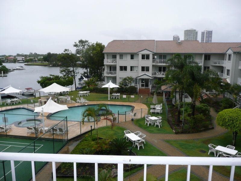 6 Back Street, Biggera Waters QLD 4216