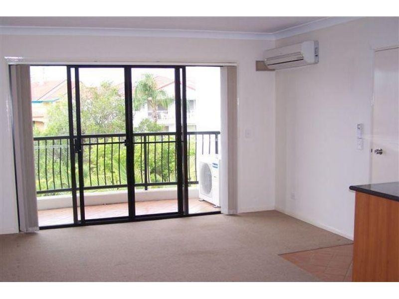 16-24 Purli Street, Chevron Island QLD 4217