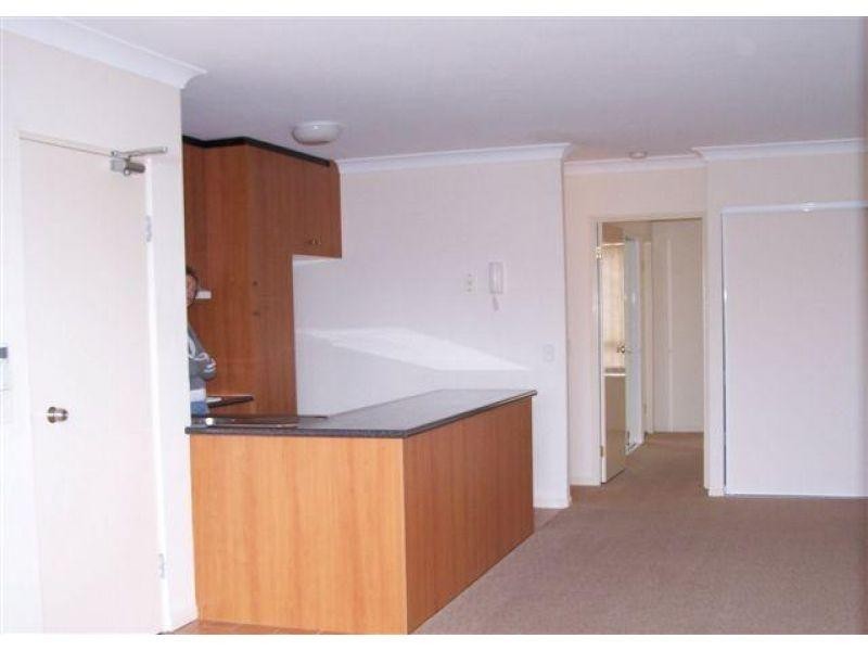 16-24 Purli Street, Chevron Island QLD 4217