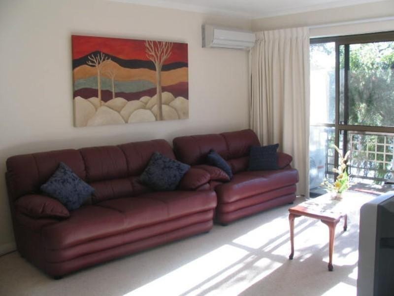 111 Markeri Street, Mermaid Waters QLD 4218