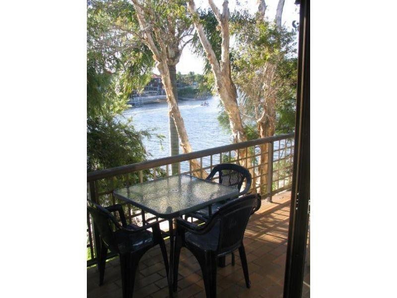 111 Markeri Street, Mermaid Waters QLD 4218