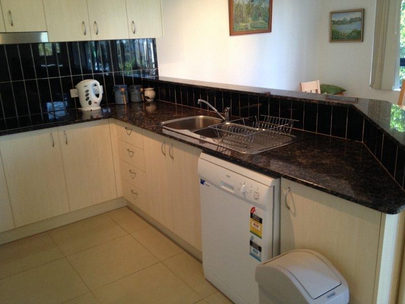 24/6 Fifth Avenue, Burleigh Heads QLD 4220