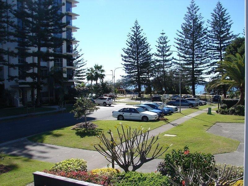 24/6 Fifth Avenue, Burleigh Heads QLD 4220