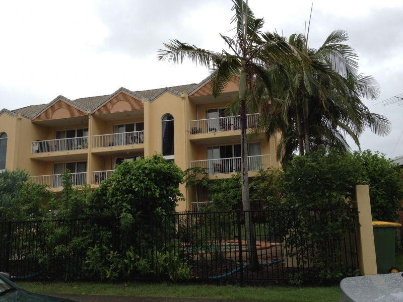 16 STANHILL DR, Chevron Island QLD 4217