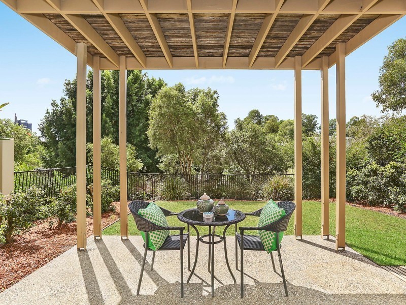 261 Easthill Drive, Robina QLD 4226