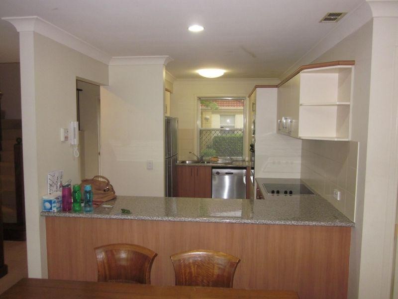 09/99-101 Heeb Street, Benowa QLD 4217