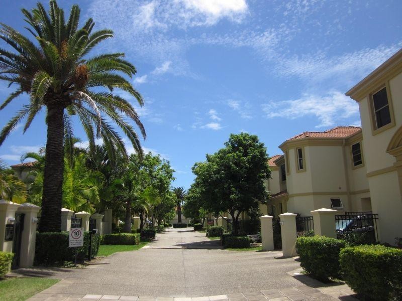 09/99-101 Heeb Street, Benowa QLD 4217