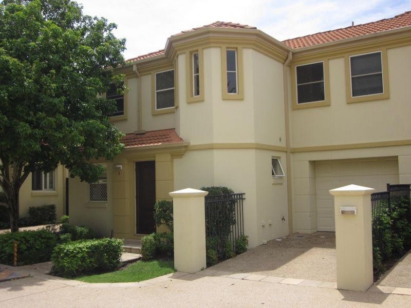 02/99-101 Heeb Street, Benowa QLD 4217