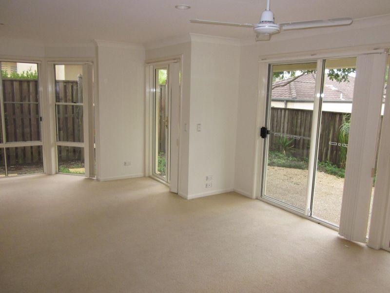 02/99-101 Heeb Street, Benowa QLD 4217