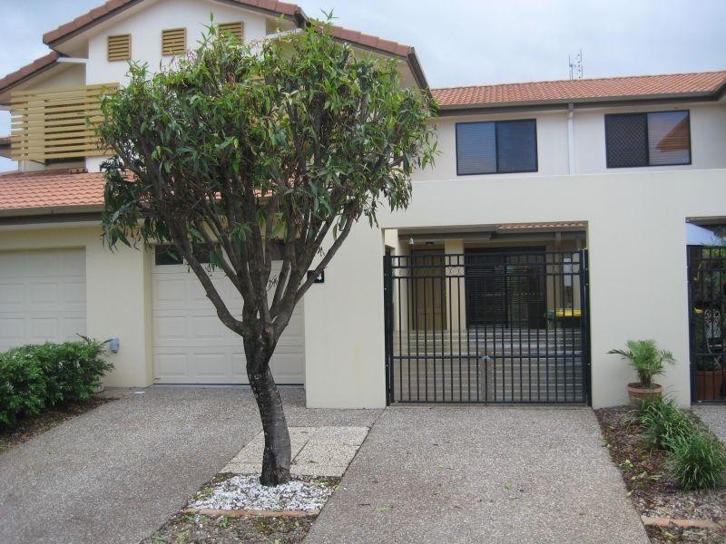 136 Palm Meadows Drive, Carrara QLD 4211
