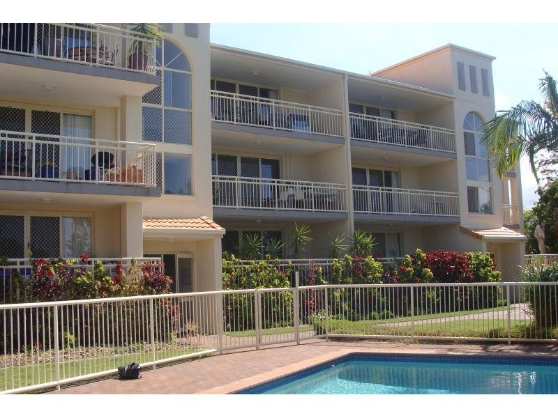 37 Mawarra Street, Chevron Island QLD 4217