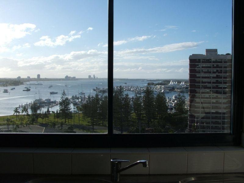 40/22 Montgomery Avenue, Main Beach QLD 4217