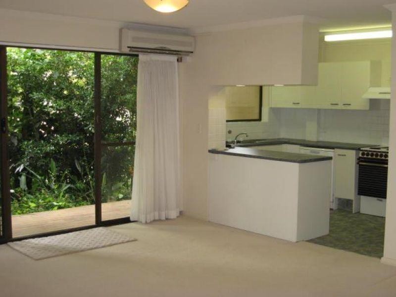 111 Markeri Street, Mermaid Waters QLD 4218