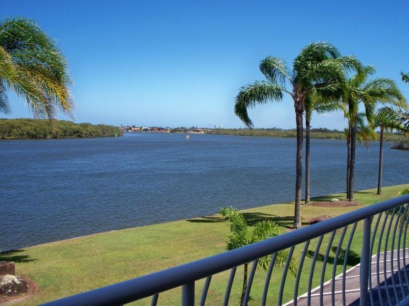 81 Boykambil Esplanade, Hope Island QLD 4212