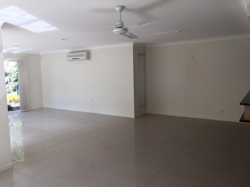 285 Easthill Drive, Robina QLD 4226