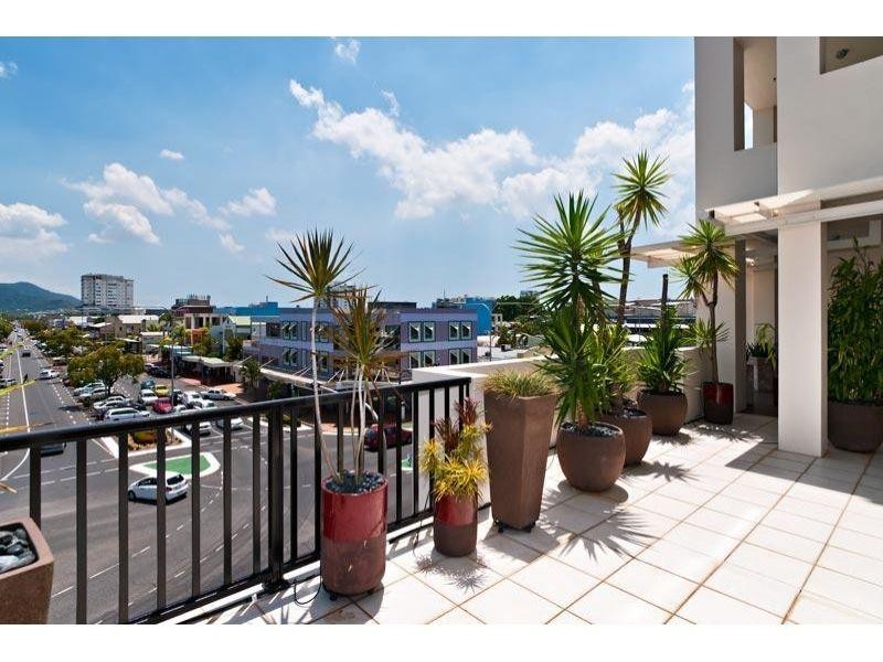 12/79 Spence Street, Cairns QLD 4870