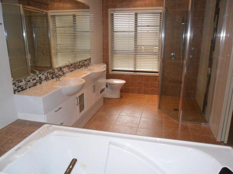 1 The Vistas Drive, Carrara QLD 4211