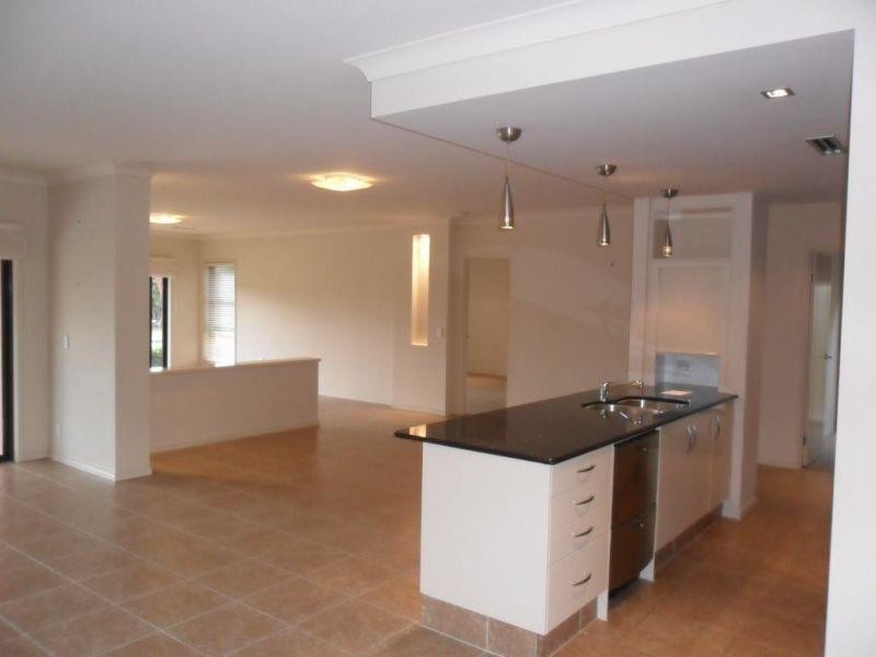 1 The Vistas Drive, Carrara QLD 4211