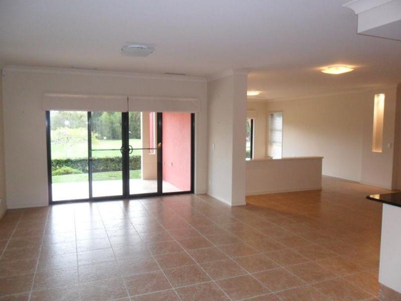 1 The Vistas Drive, Carrara QLD 4211
