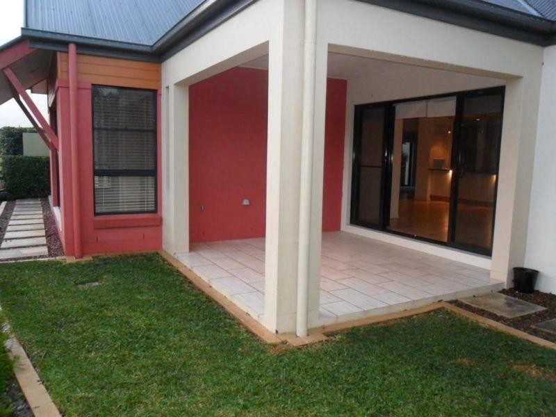1 The Vistas Drive, Carrara QLD 4211