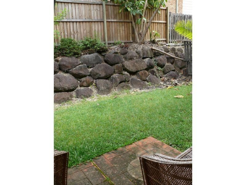 1A Alison Road, Carrara QLD 4211