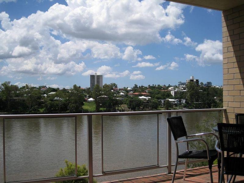 122 Macquarie Street, St Lucia QLD 4067