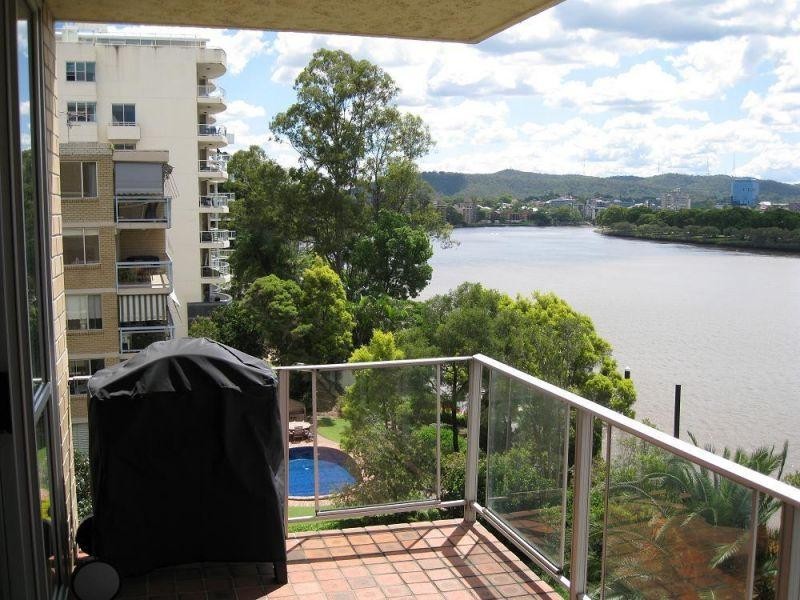 122 Macquarie Street, St Lucia QLD 4067