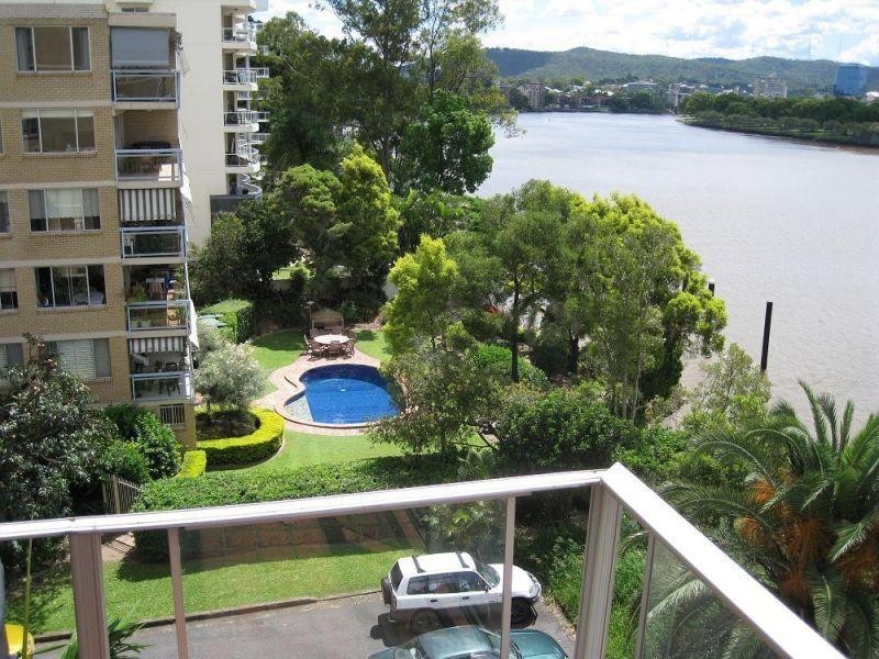122 Macquarie Street, St Lucia QLD 4067