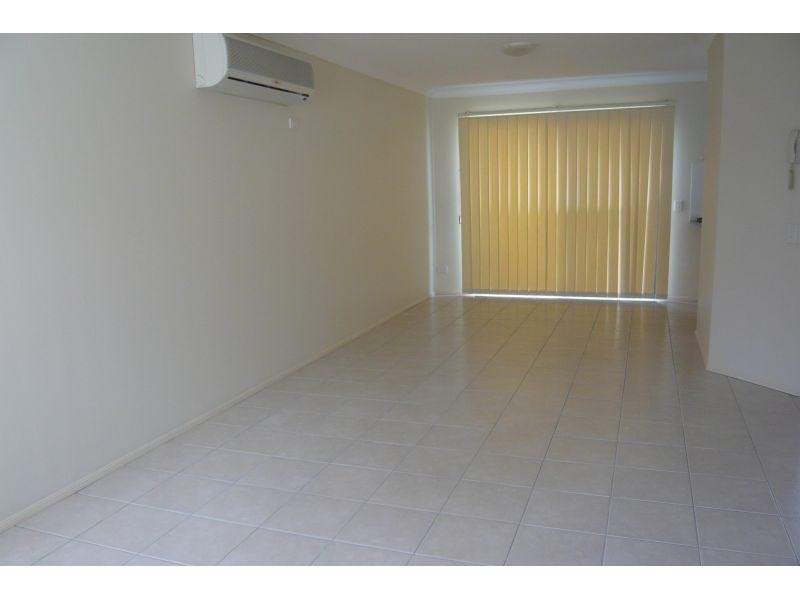 10/2 Bos Drive, Coomera QLD 4209