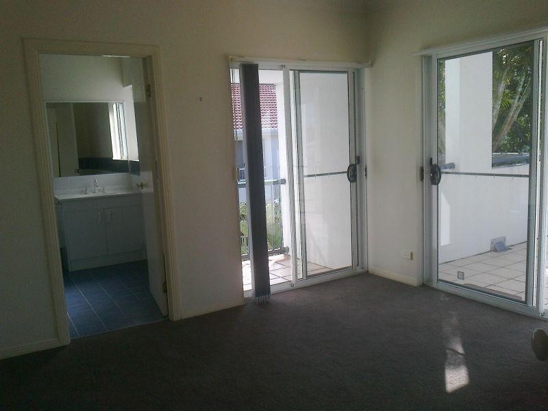 30-36 Burra Street, Chevron Island QLD 4217