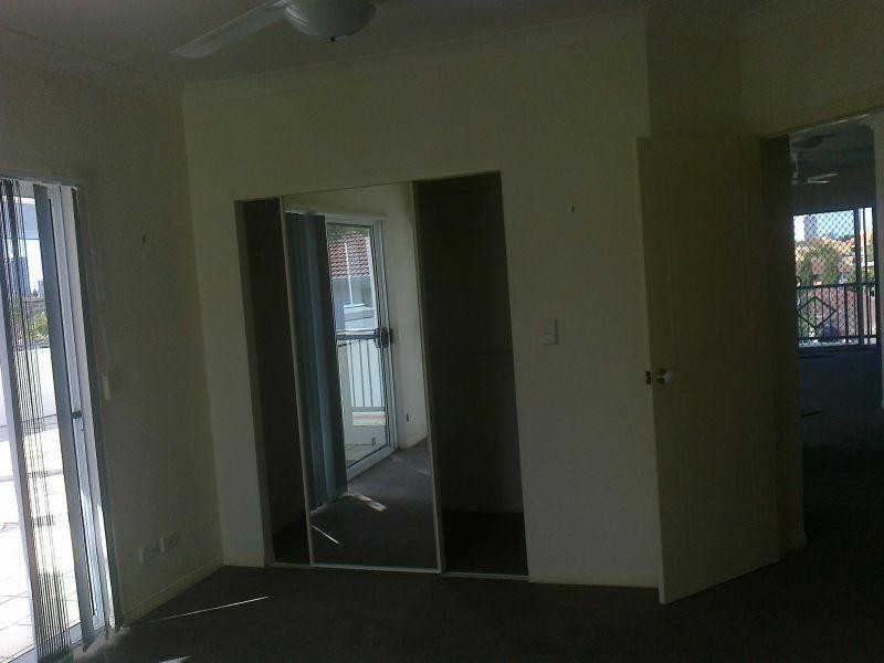 30-36 Burra Street, Chevron Island QLD 4217