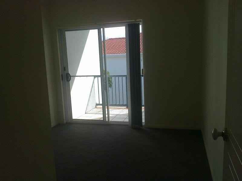 30-36 Burra Street, Chevron Island QLD 4217